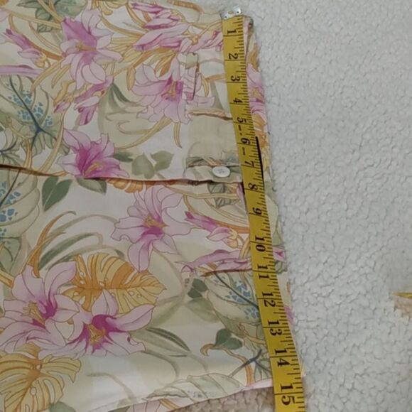 MODA international pants With A Beautiful Light Colored Floral Design - Picture 13 of 15